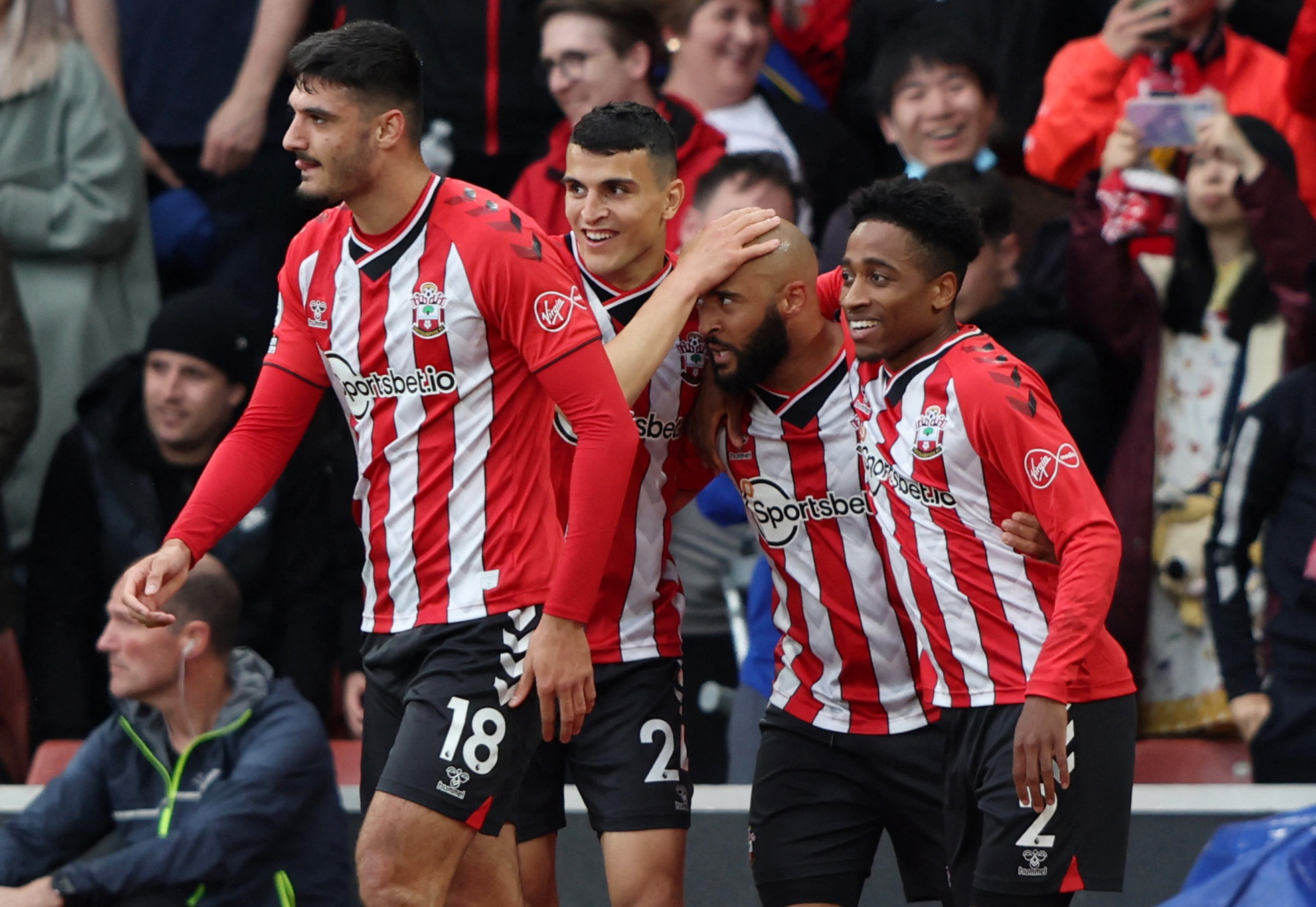 再拿一奖？法媒：登贝莱人在迪拜，是环球足球奖大热门（法媒：登贝莱现身迪拜，成环球足球奖热门人选）