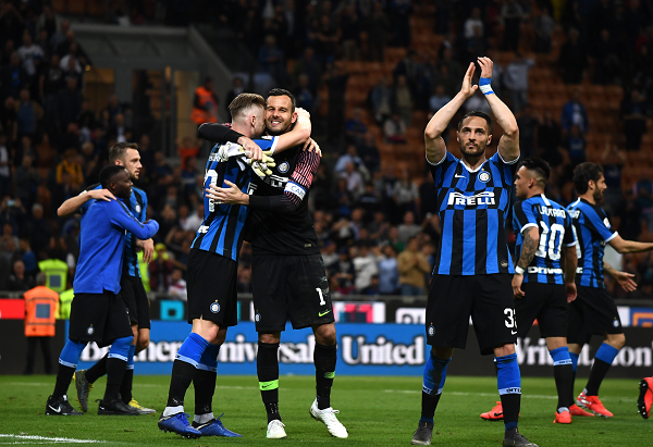 英超半场：蒂亚戈点射破门，布伦特福德暂1-0布莱顿（英超半场战报：蒂亚戈点球命中，布伦特福德暂以1-0领先布莱顿）