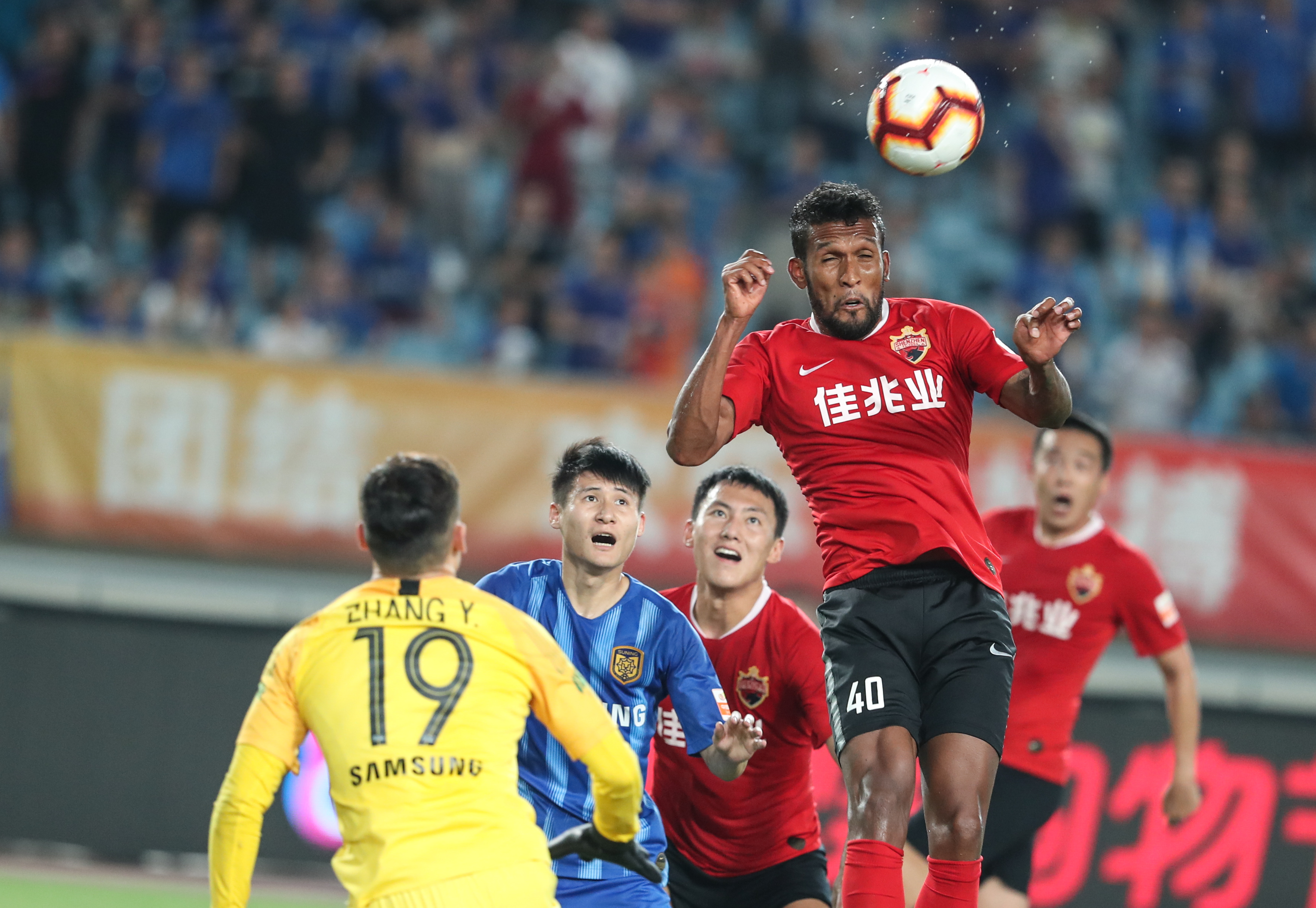 内维尔：C罗也做过类似的事情，理解双方的立场（内维尔：C罗也有过类似举动，我理解双方立场）