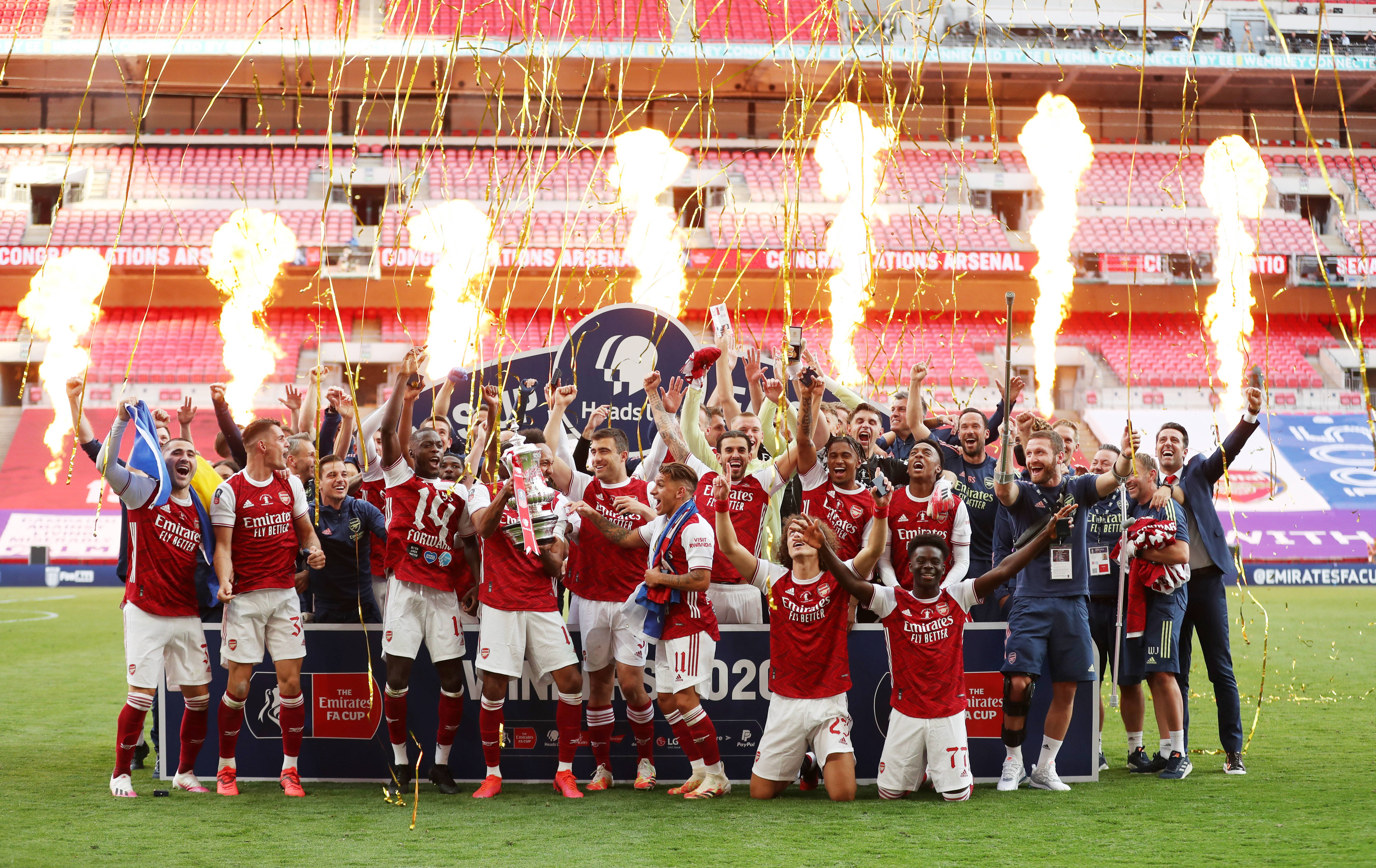 解析国米中场名将，球迷怒斥到莱万为他点赞，双刃剑用好能成惊喜