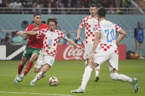 2025／26赛季英超：利物浦崩溃安菲尔德！上届冠军俯冲保级区（2025／26英超：安菲尔德失守，利物浦崩盘，上季冠军跌入保级区）