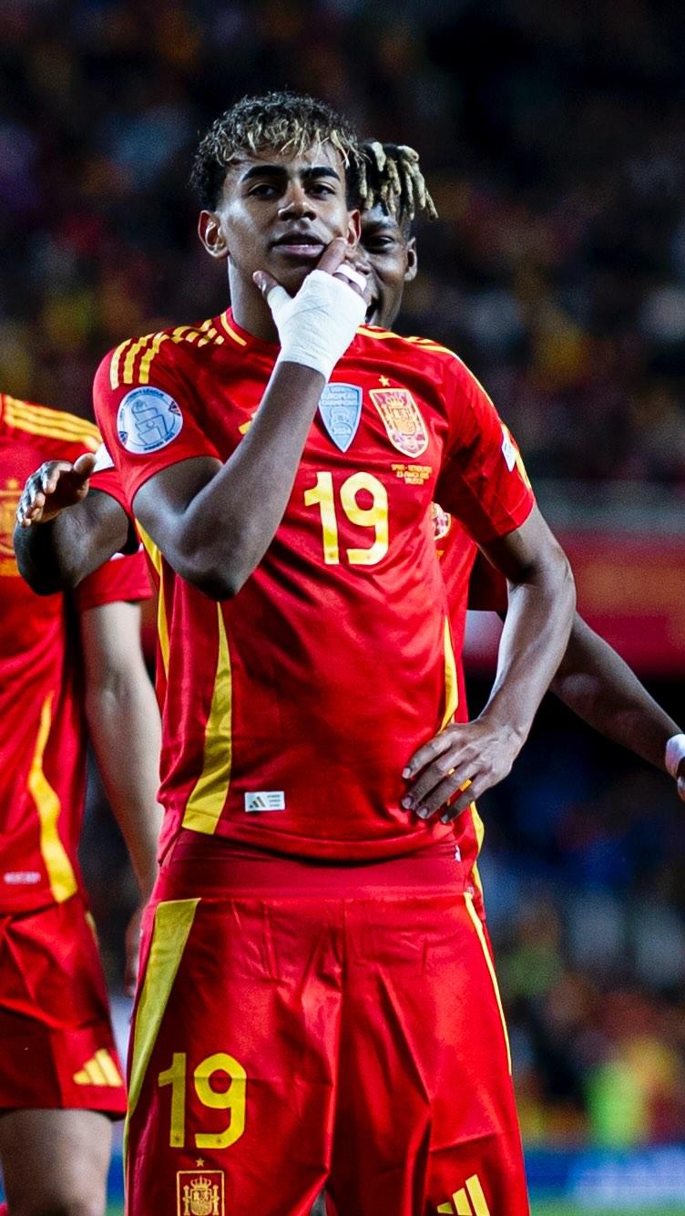 官方：阿根廷国家队征召圣吉罗斯后卫凯文-麦卡利斯特