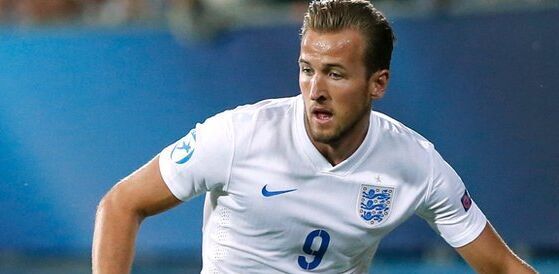 邮报：曼联计划在转会市场全力支持阿莫林 内部认为逐渐走上正路（《邮报》：曼联拟在引援方面全力支持阿莫林，队内评估球队已渐入正轨）