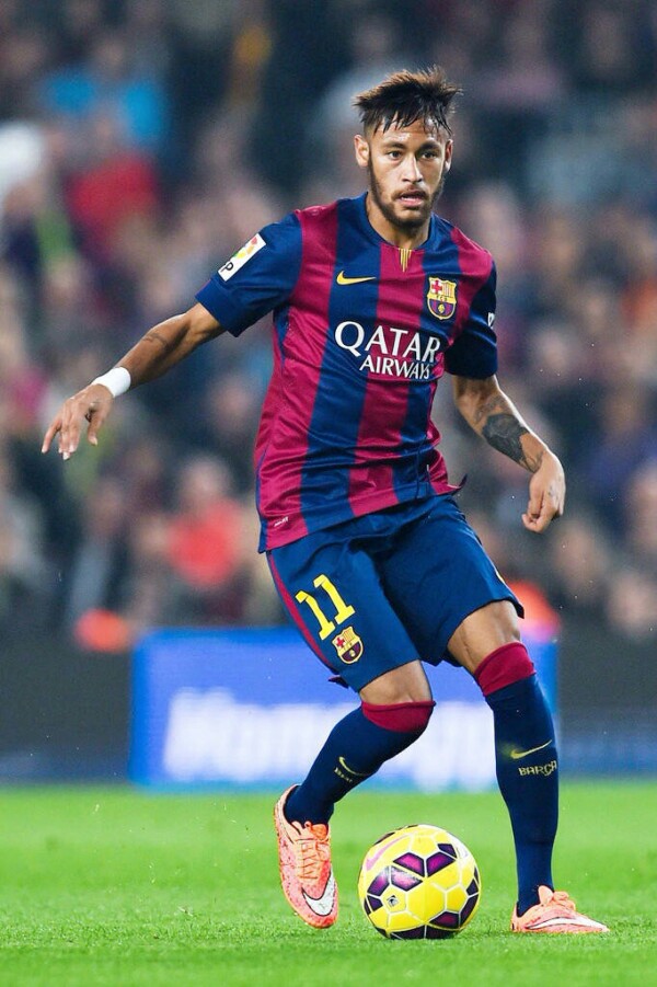 被拍到手上有“美甲”，汪士钦社媒收到网友大量攻击性评论