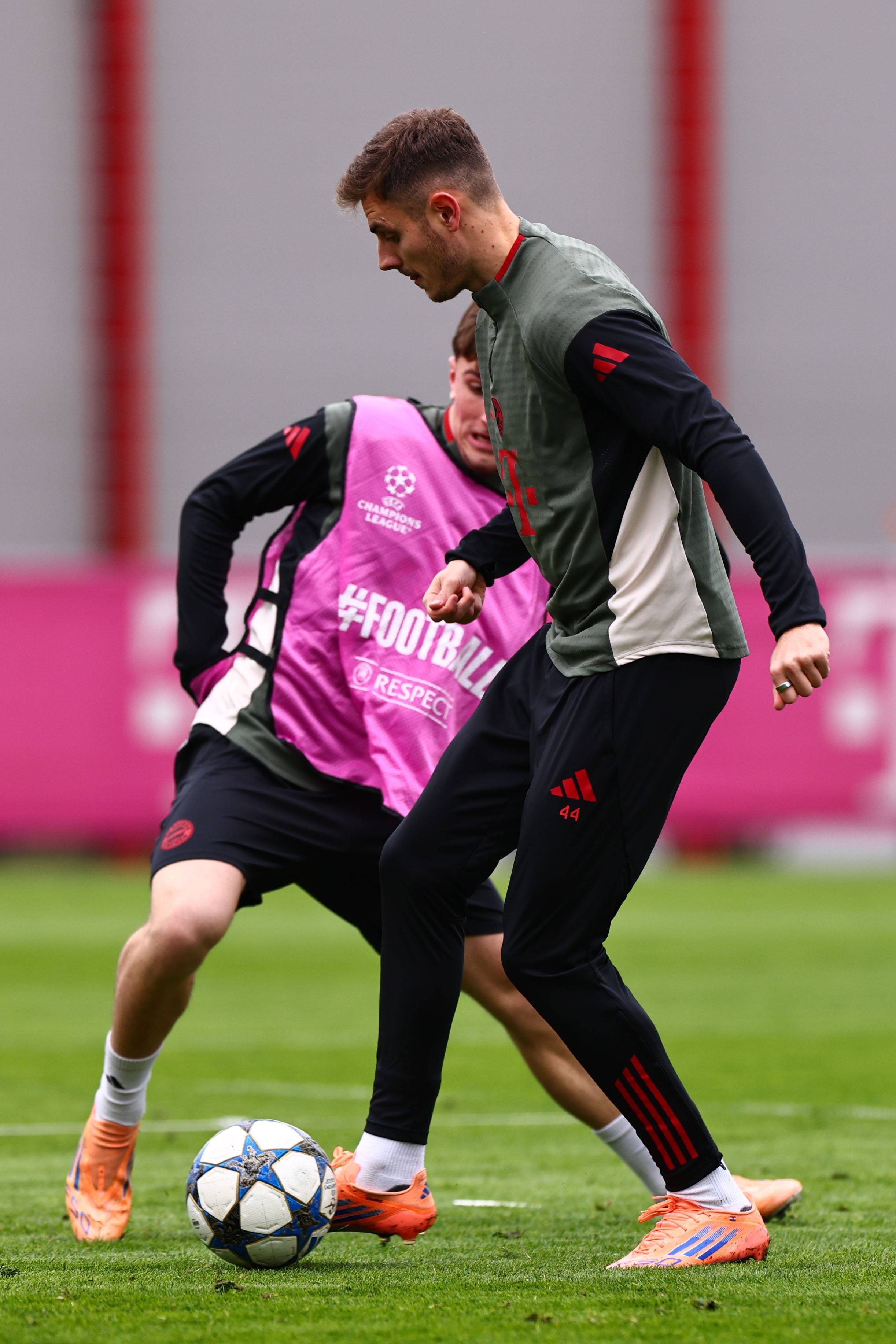 要不然五大联赛集体给非洲足协转账吧，这非洲杯时间太折磨了（非洲杯赛期太折磨，五大联赛要不要集体给非洲足协打钱？）