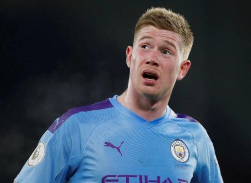 詹姆斯关键时刻连拿10分创赛季新高，头戴皇冠引球迷欢呼模仿