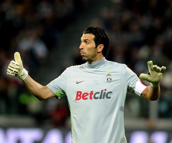 4000万欧潜力！曼联盯上18岁希腊中场，多豪门竞争转会成焦点？