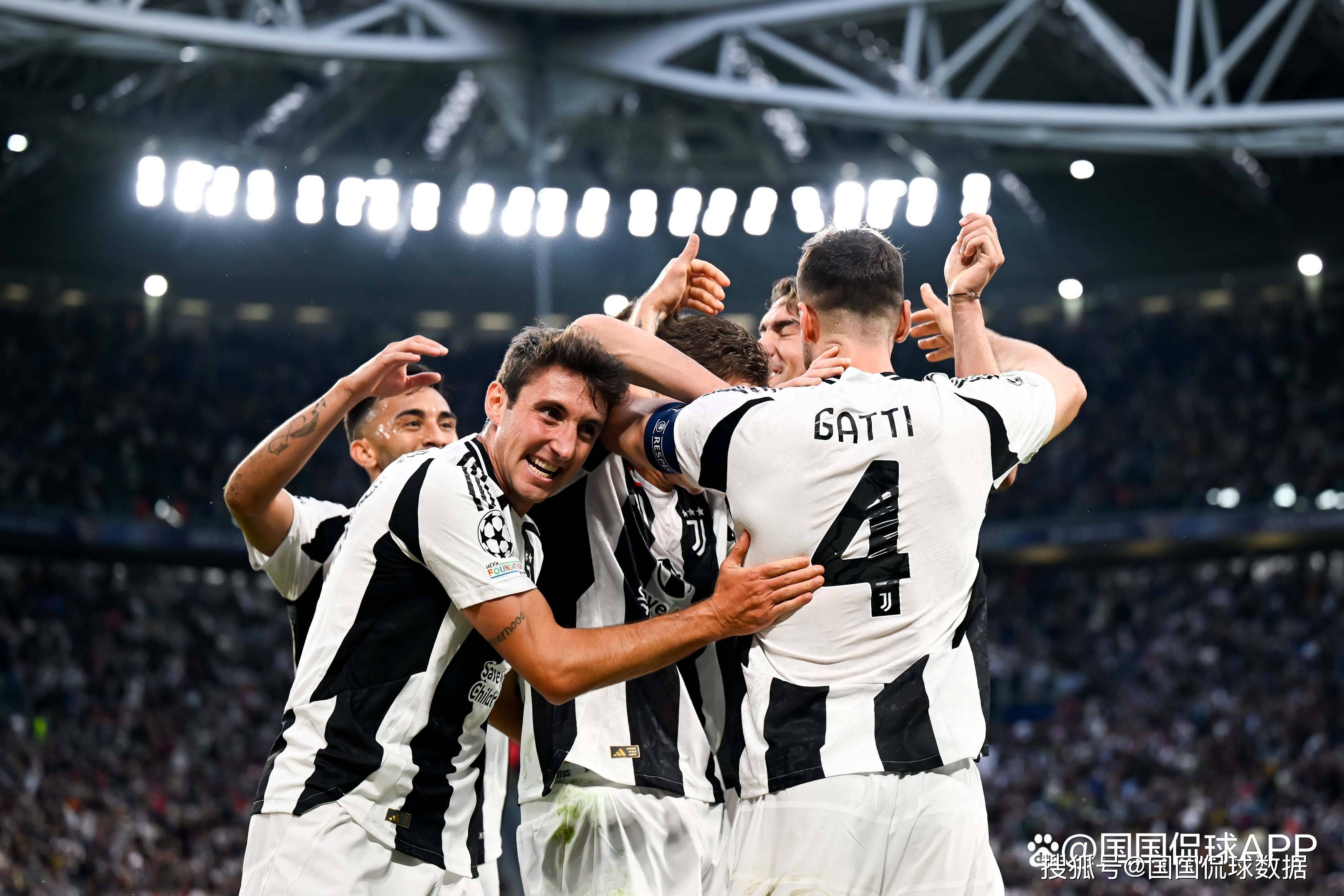 汉诺威96队长拍卖球衣支持罕见病研究，其父曾因该病去世（汉诺威96队长拍卖球衣为罕见病研究筹款，其父曾因该病离世）