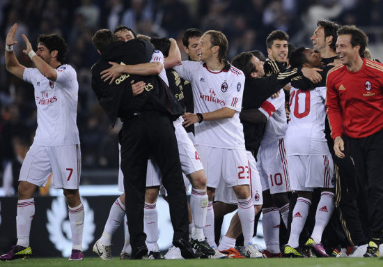 勇士队防守顶尖，波斯特超越格林，科尔应给予更多首发机会。